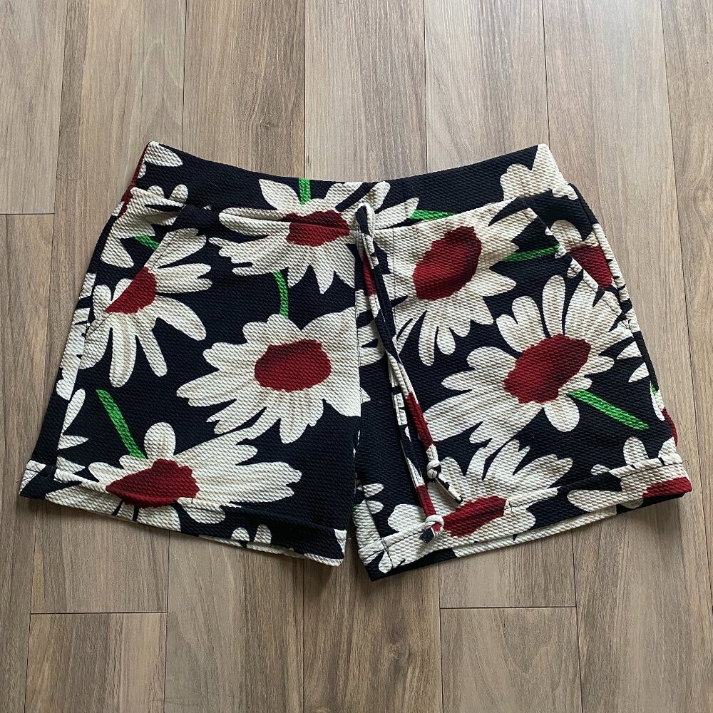 Women's New Fashion Brand Daisy Pattern Casual Shorts